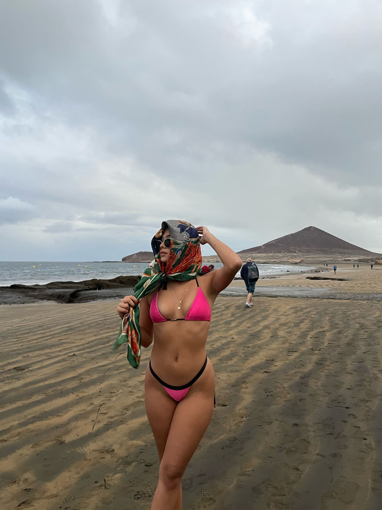Escort - VICKY - Ibiza Tops